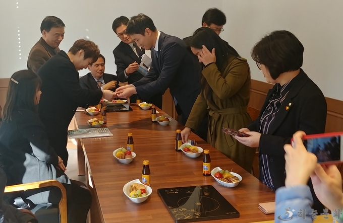 중국 일행과 프리드라이프의 상견례 모습