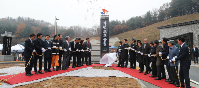 가평 추모공원의 안치 규모가 현재 5천500여기에서 두 배인 1만1천640기로 확대 조성된다. 가평추모공원 개장식 모습. /가평군 제공