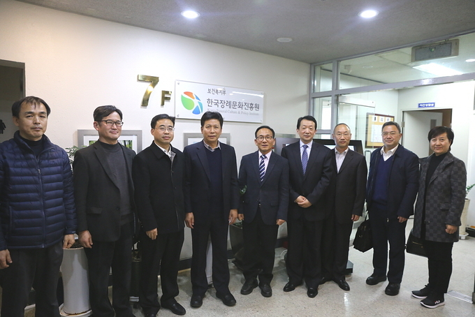 중국 호북성 민정청 청장 일행 진흥원 방문 (12월 2일)