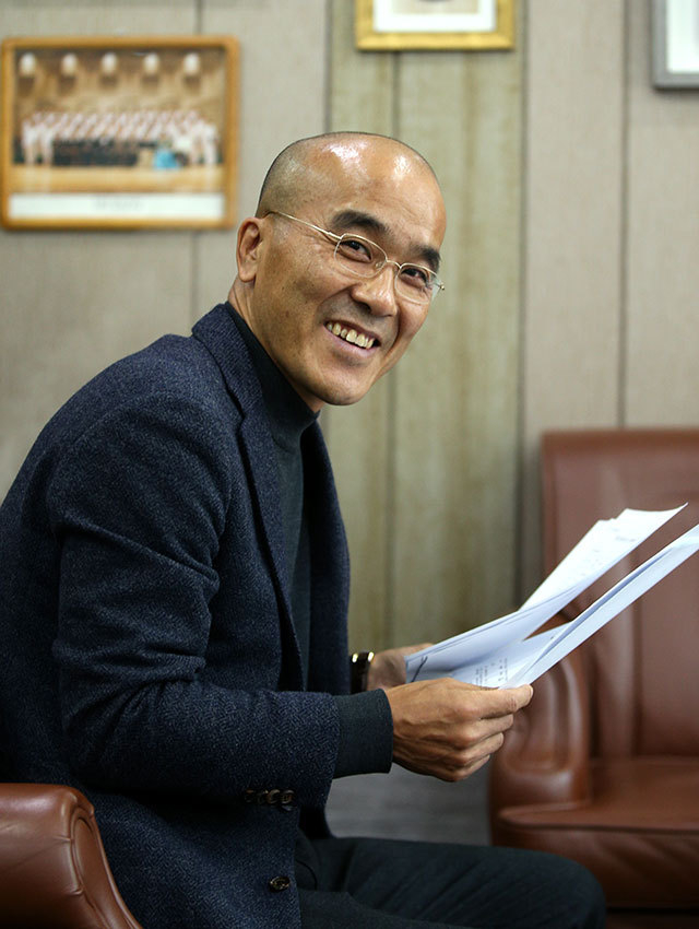 박일도 안산제일장례식장 대표 (2016년 12월 21일자 A12면) 2014~18년 안산시 중학생들에게 교복 500여벌 지원,<br>
2019년엔 생리대 구매 비용으로 1억 150만원 기부