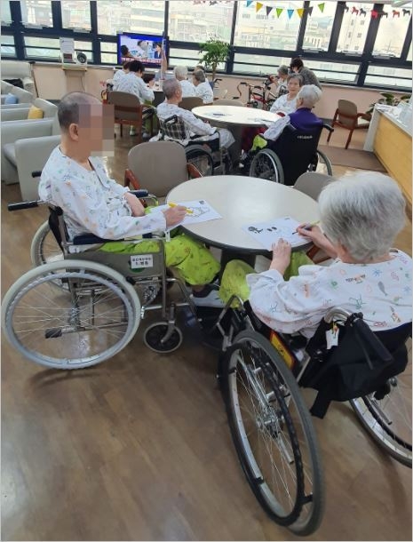 고령자들은 앞으로 요양병원에서 일생을 마치는 경우가 늘어날 것이다