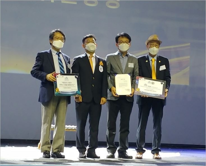 예효경 김익한 대표 (오른쪽에서 2번째)