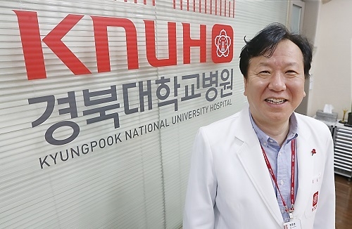 정호영 경북대병원장이 “코로나19 중증환자치료 위해 최선 다했다”며“코로나19사태는 현재진행형이기 때문에 개인의 위생수칙과 방역지침을 솔선해 지켜야한다”고 강조하던 모습 (2020.5.20)