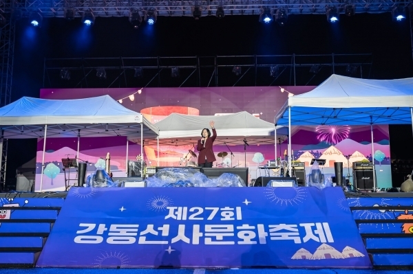 서울시 강동구는 6000년 전 암사동을 무대로 신비롭고 아름다운 선사시대 문화를 다양한 무대와 이벤트로 연출한<br>
‘제27회 강동선사문화축제’가 지난 9일 폐막했다고 11일 밝혔다. (사진=강동구)