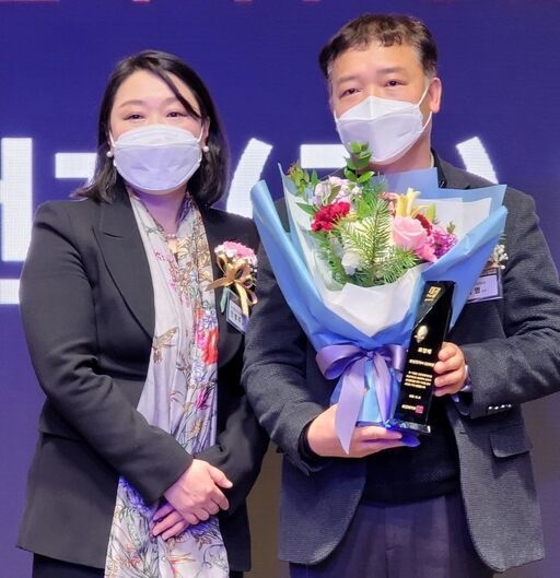 삼성전자 DS부문이 21일 보건복지부로부터 ‘건강친화기업 인증’사업에서 우수기업으로 선정돼 복지부 장관상을 수상했다
