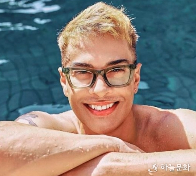 브라질 피아우이 테리시나 출신의 에드슨 브랜다오(57)라는 남성이 20대가 부럽지 않은 동안의 외모로 화제다.<br>
사진 에드슨 브랜다오 인스타그램 캡처