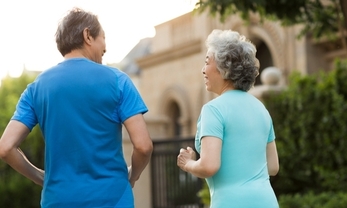 역시 돈 있으면 더 오래 산다